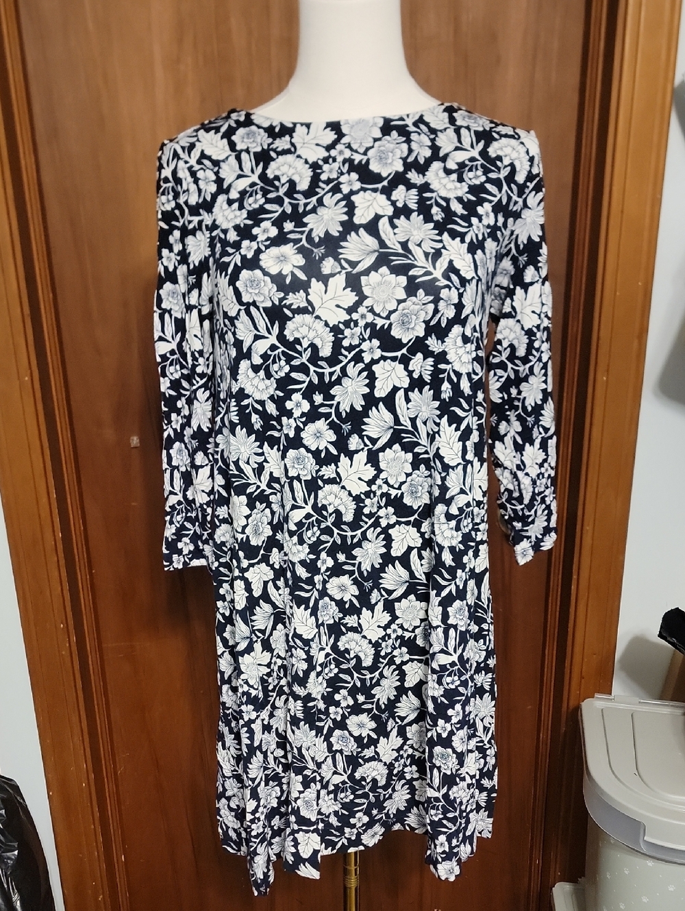 Women's Navy Floral Long-Sleeve Shift Dress